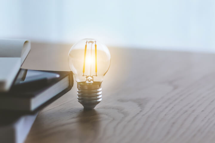 Airbnbの成功事例で学ぶ！起業アイデアを磨く5ステップとオズボーンのチェックリスト活用法